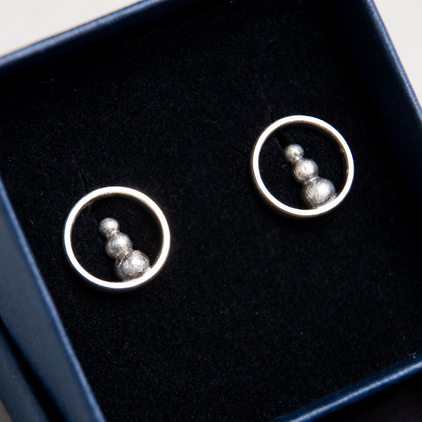 Round Frame Earrings With Silver Beads