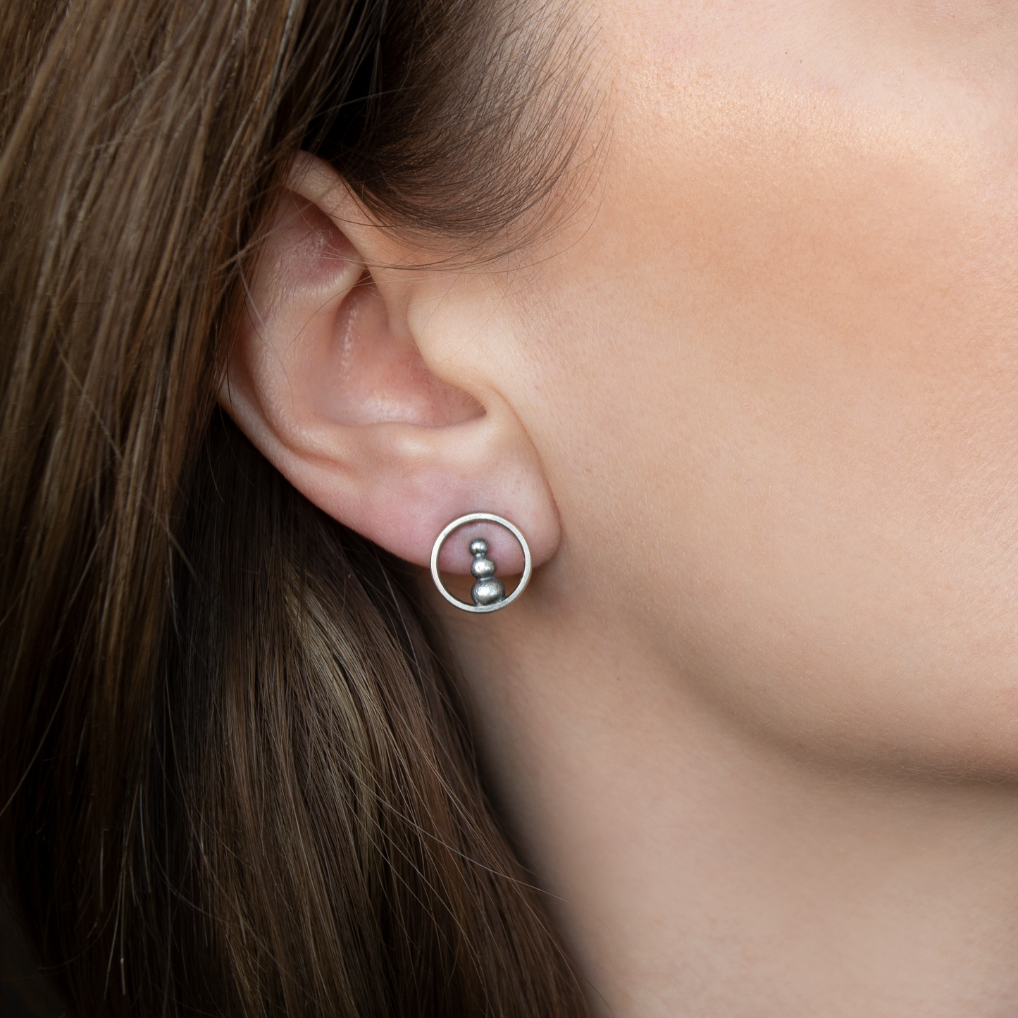 Round Frame Earrings With Silver Beads