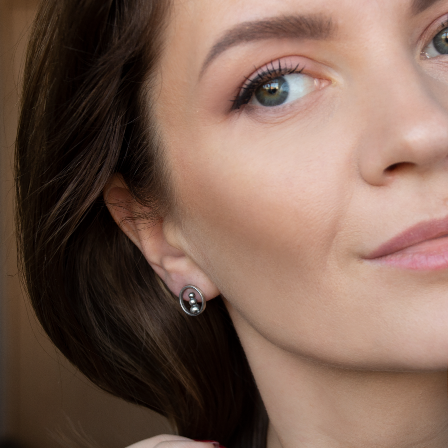 Round Frame Earrings With Silver Beads