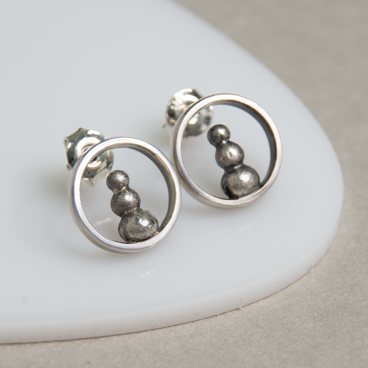 Round Frame Earrings With Silver Beads