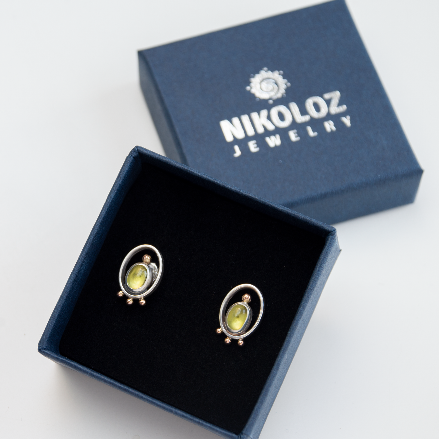 Oval Frame Earrings With Gold Beads And Olivine Stones
