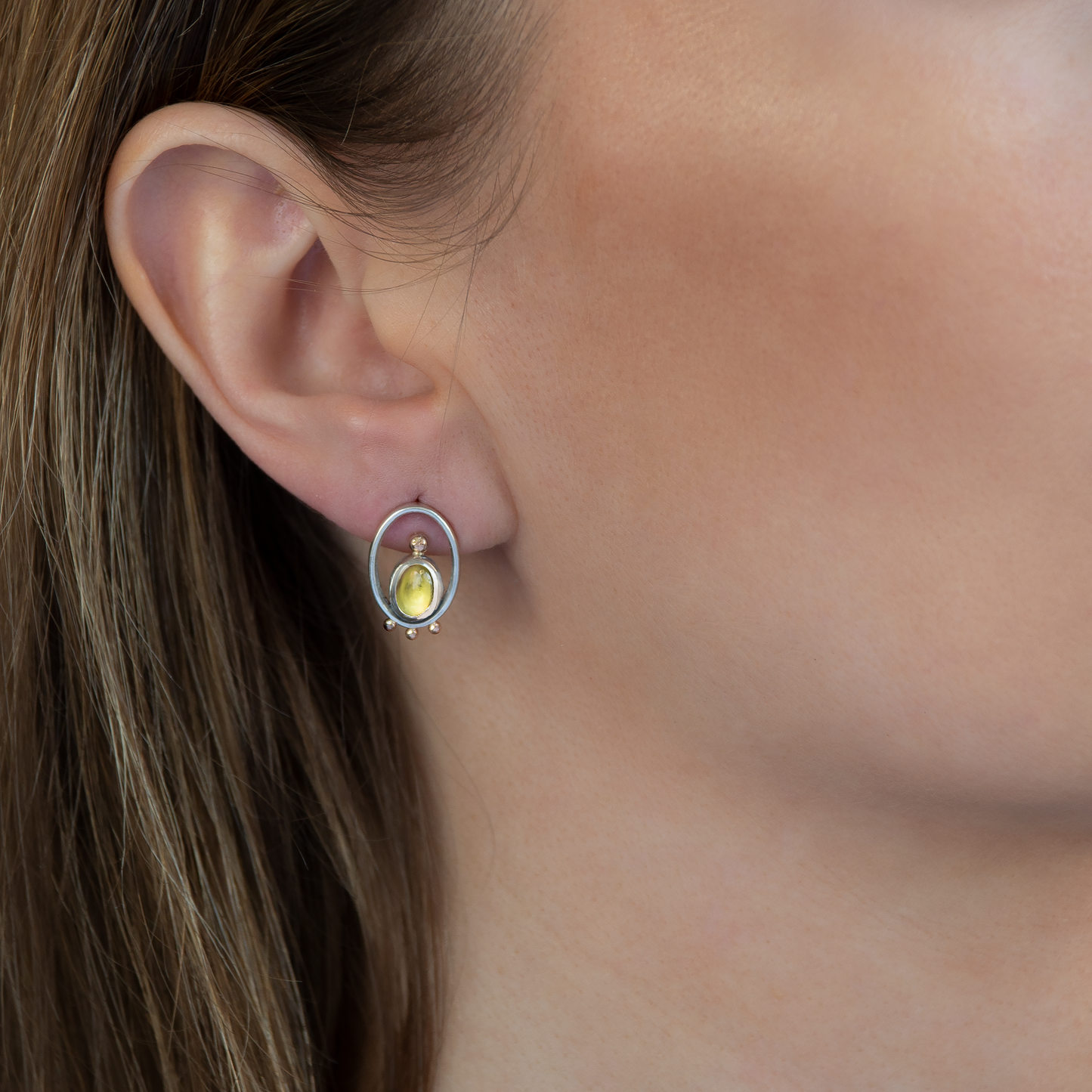Oval Frame Earrings With Gold Beads And Olivine Stones