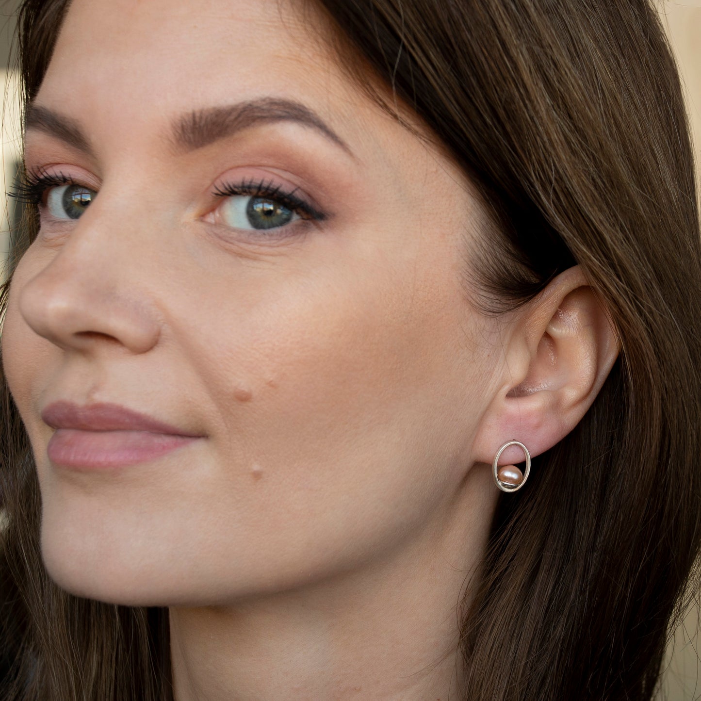 Oval Frame Earrings With Rose Pearls