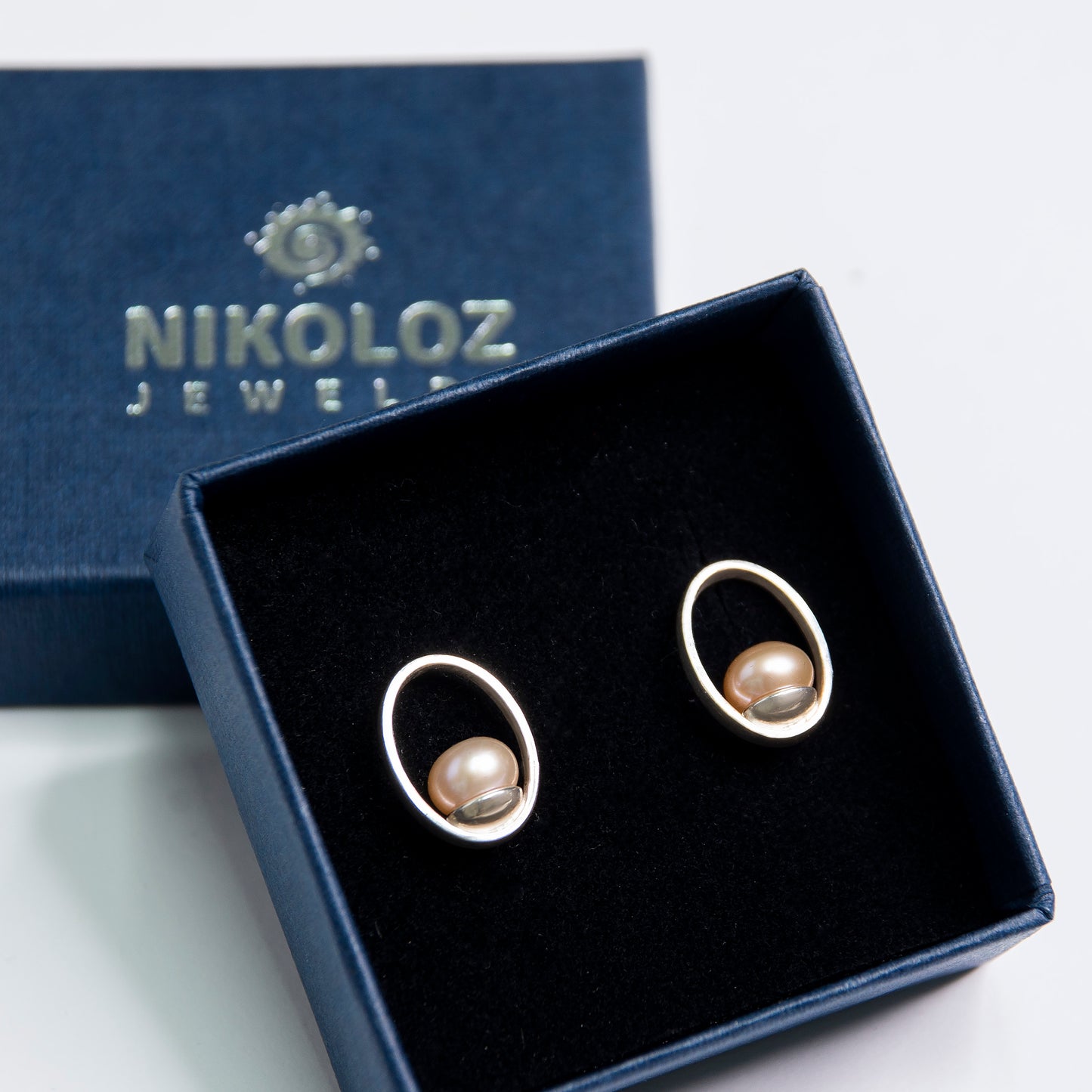 Oval Frame Earrings With Rose Gold Pearls