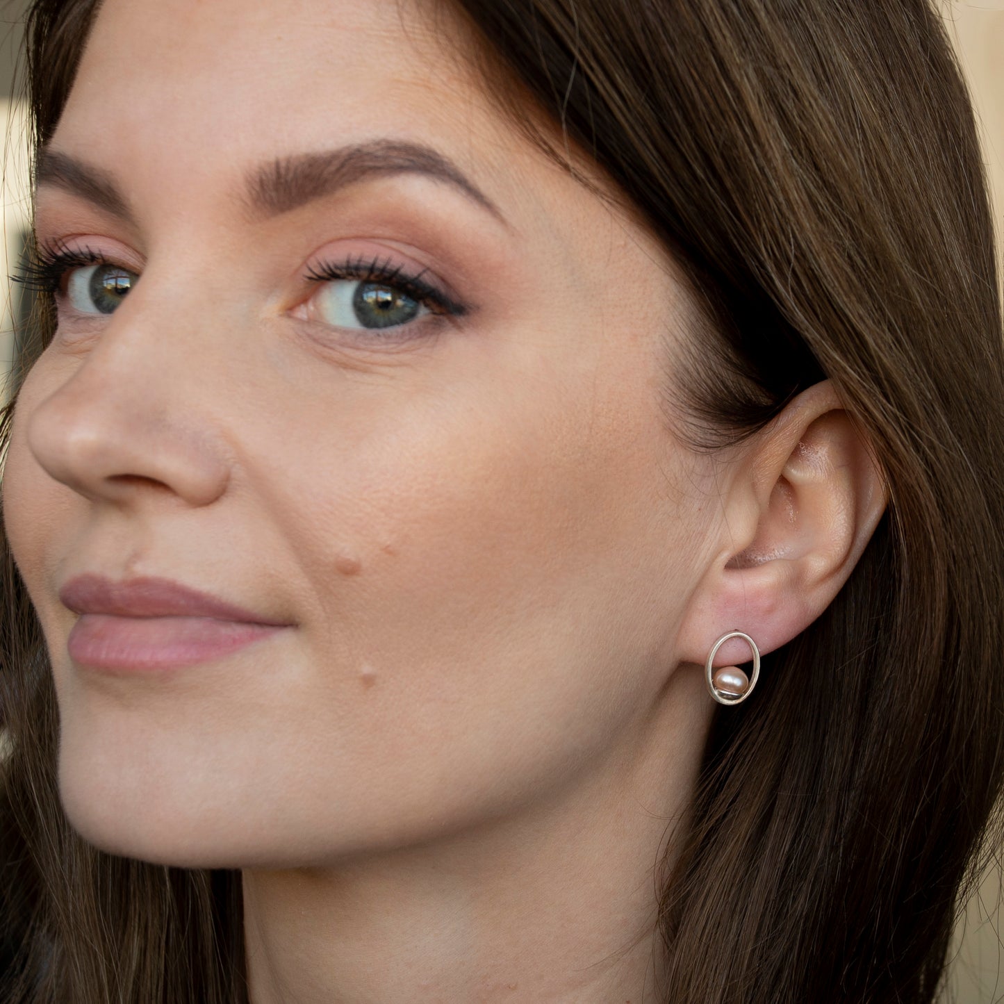 Oval Frame Earrings With Rose Gold Pearls