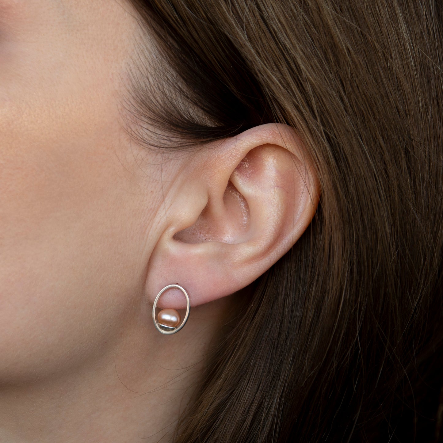 Oval Frame Earrings With Rose Gold Pearls