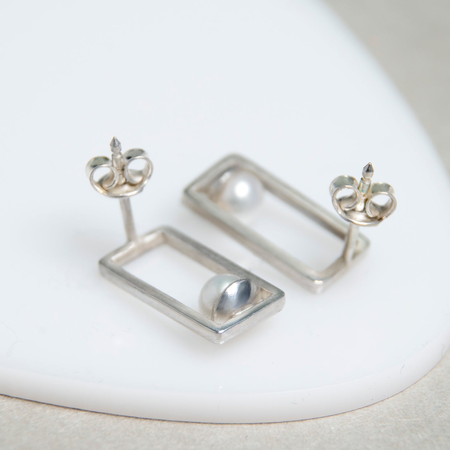 Rectangle Frame Earrings With White Pearls