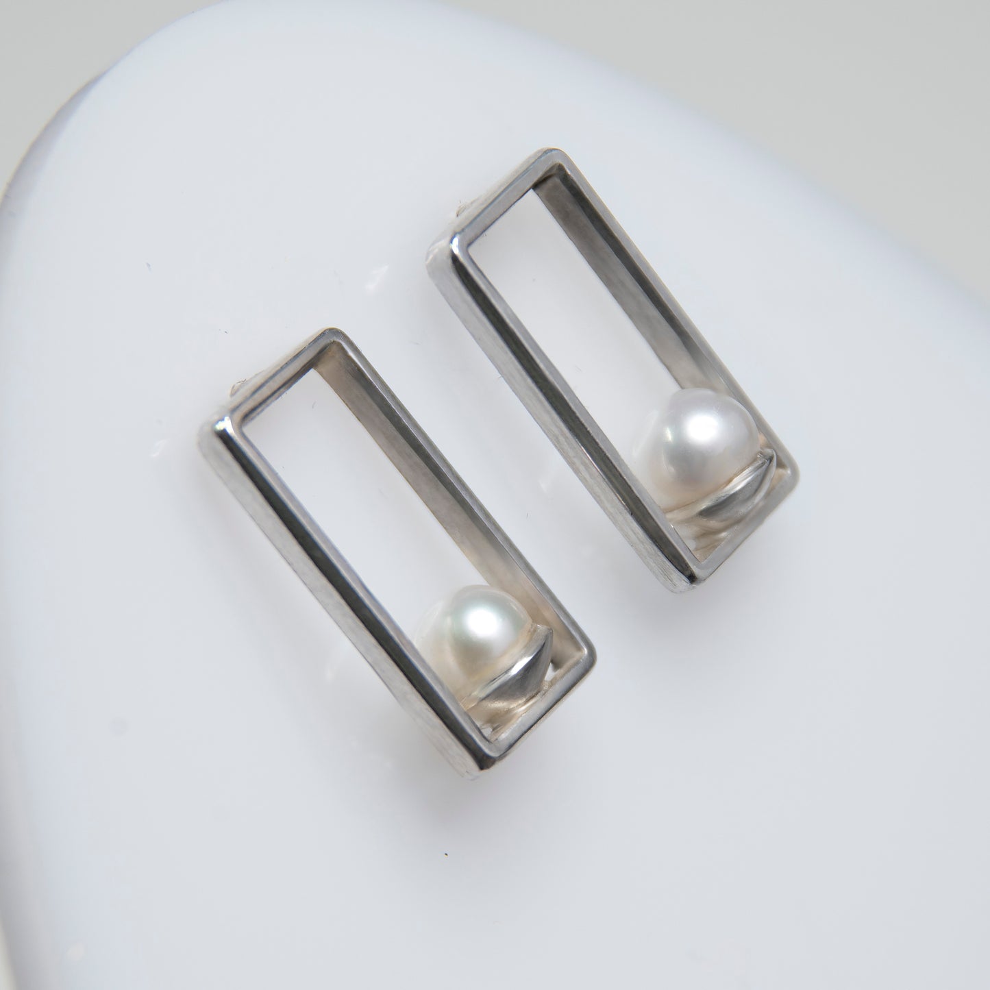 Rectangle Frame Earrings With White Pearls