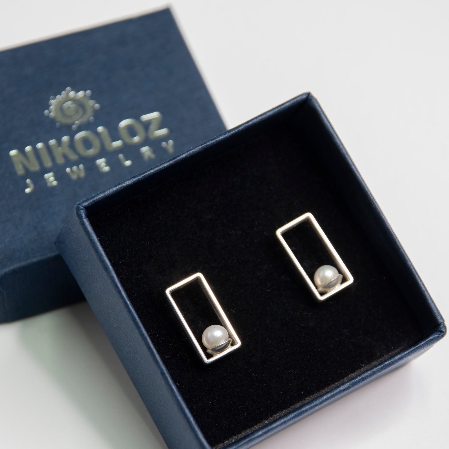 Rectangle Frame Earrings With White Pearls