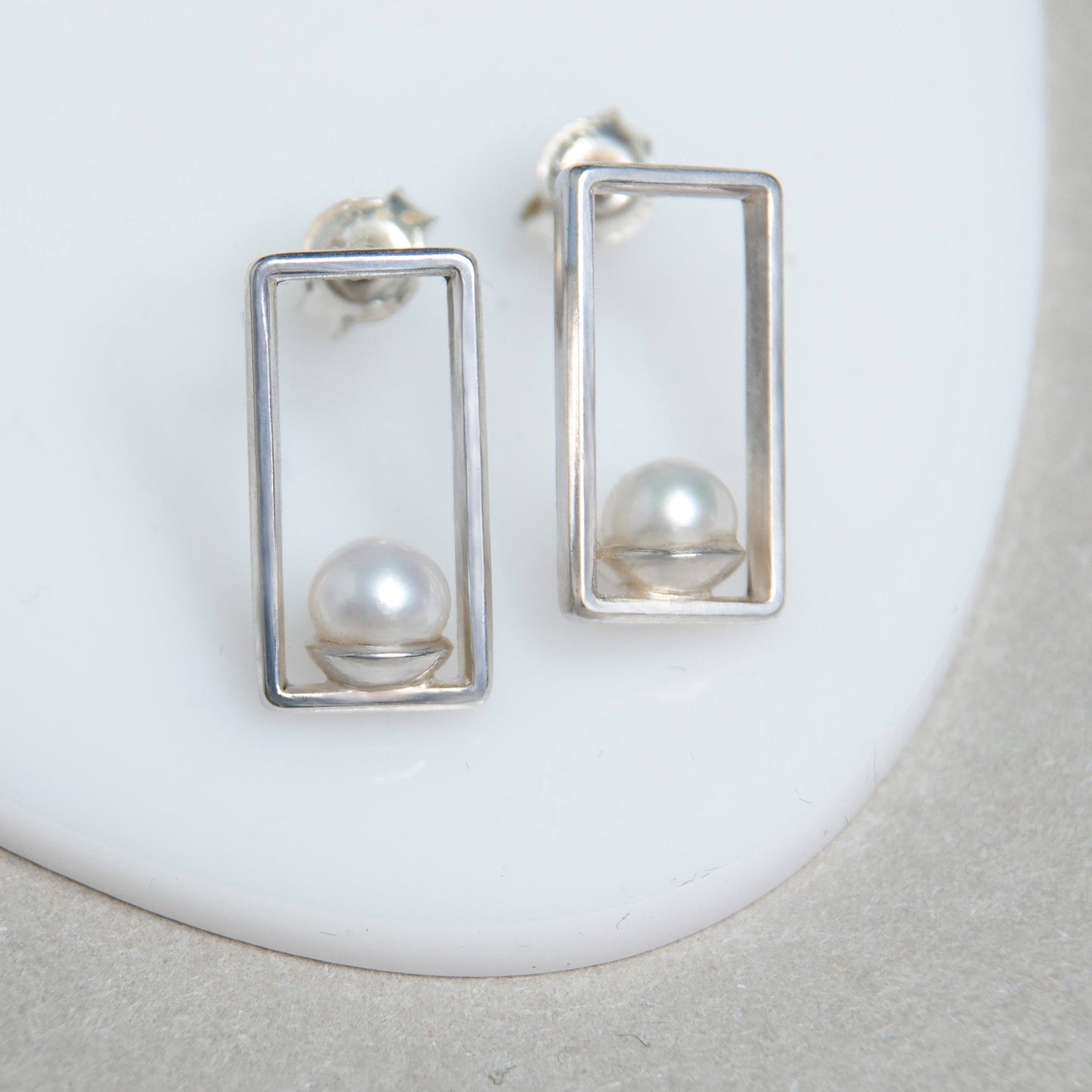 Rectangle Frame Earrings With White Pearls