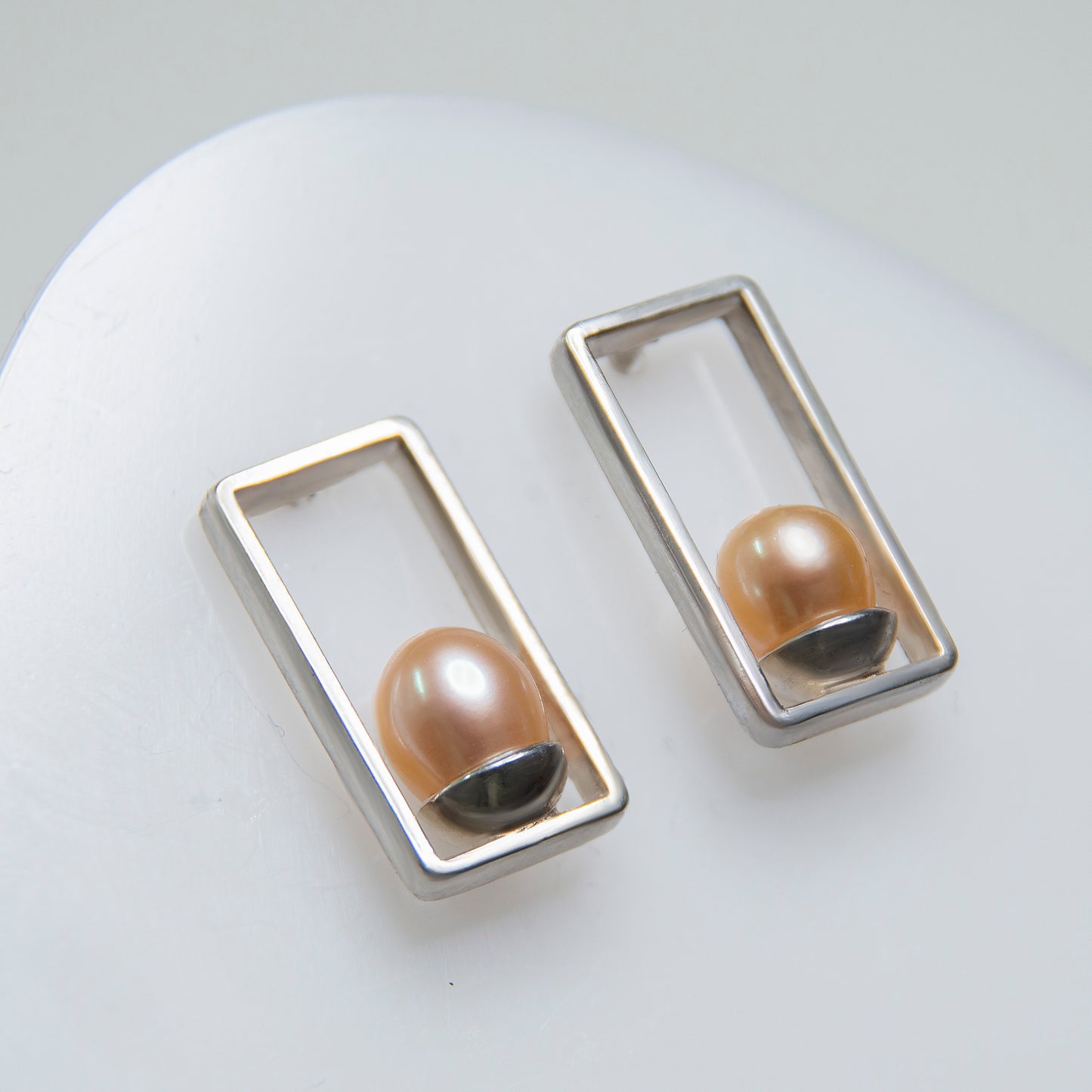 Rectangle Frame Earrings With Rose Gold Pearls