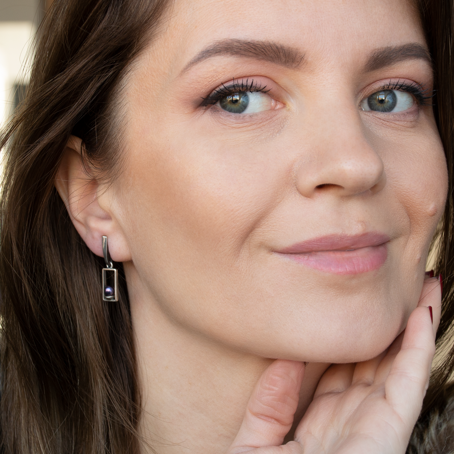 Dangle Rectangle Frame Earrings With Peacock Pearls