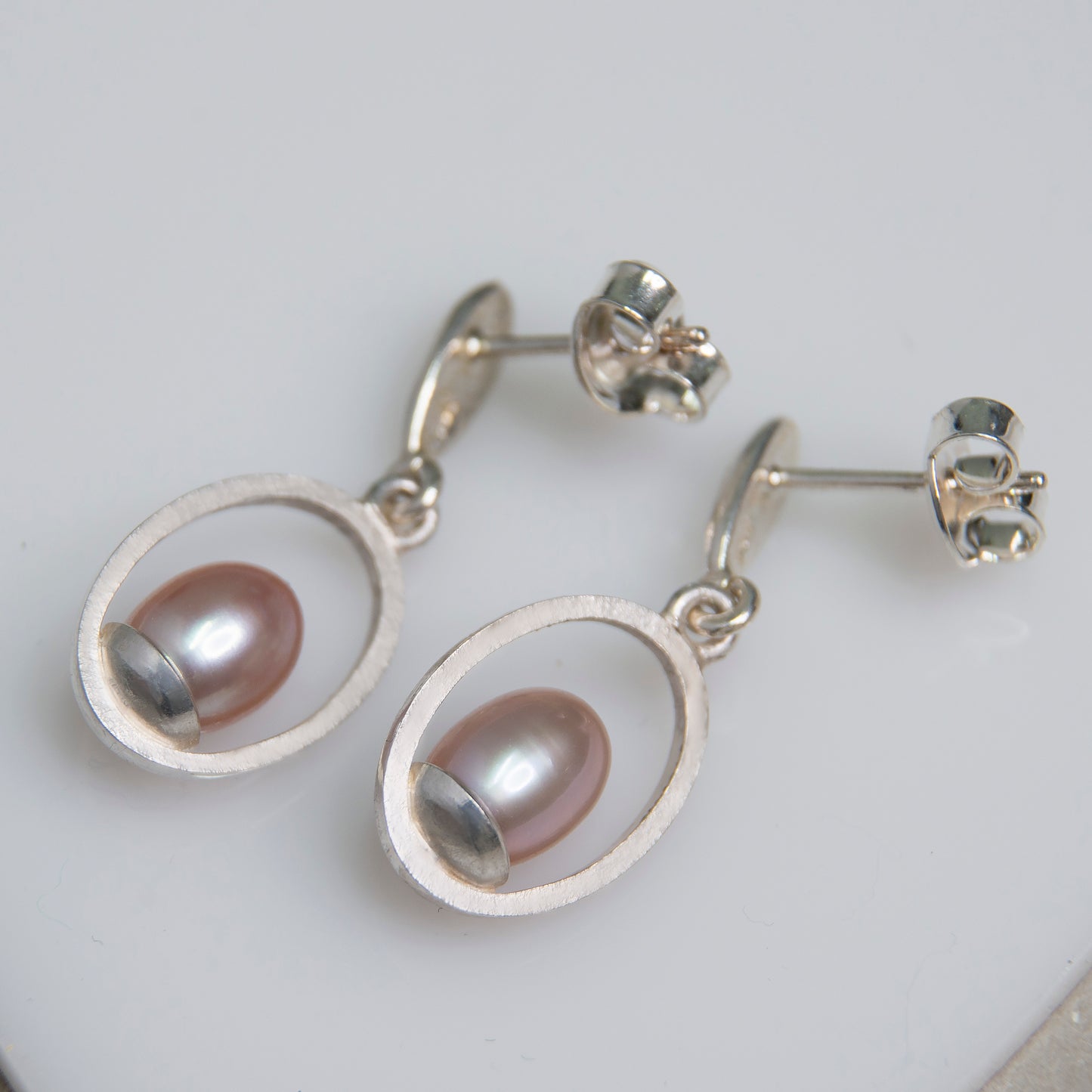 Dangle Oval Frame Earrings With Rose Pearls