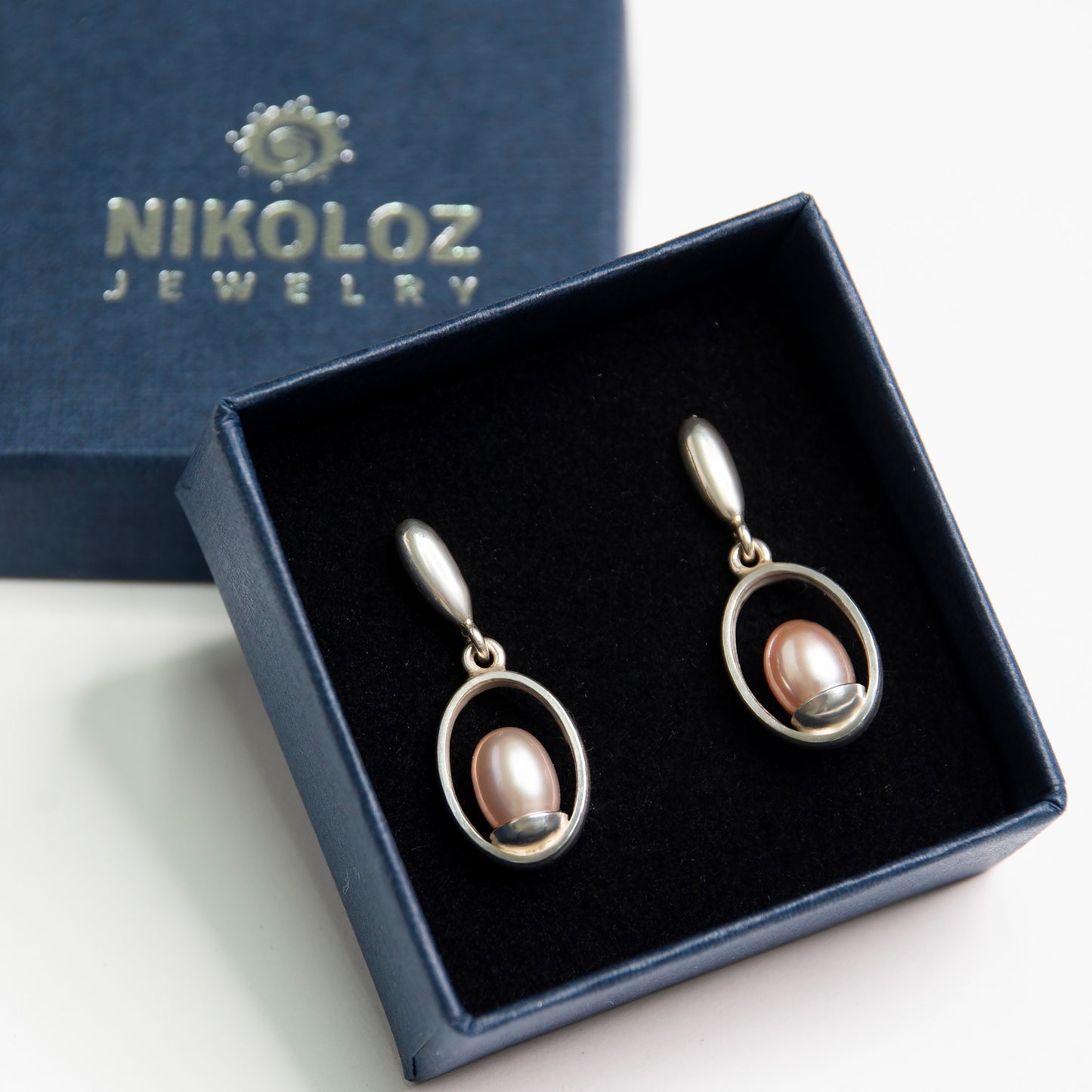 Dangle Oval Frame Earrings With Rose Pearls