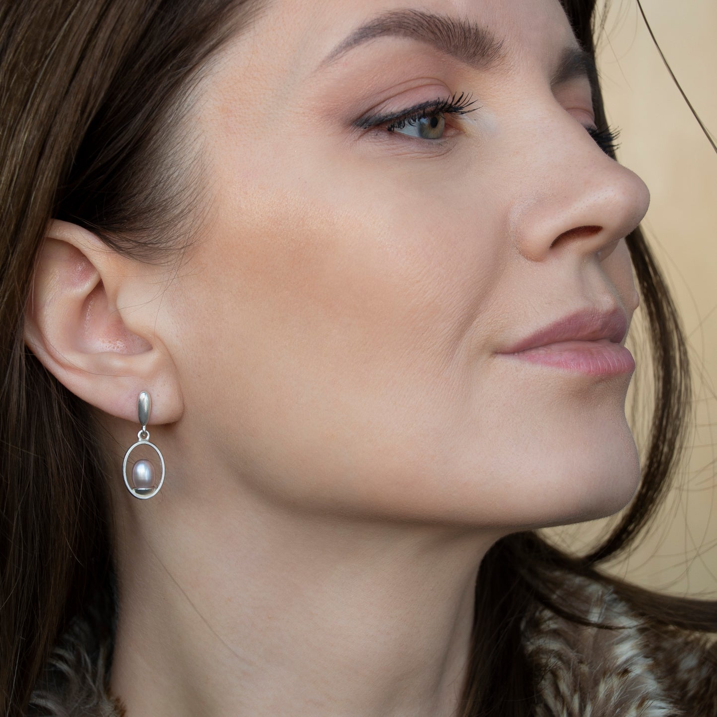 Dangle Oval Frame Earrings With Rose Pearls