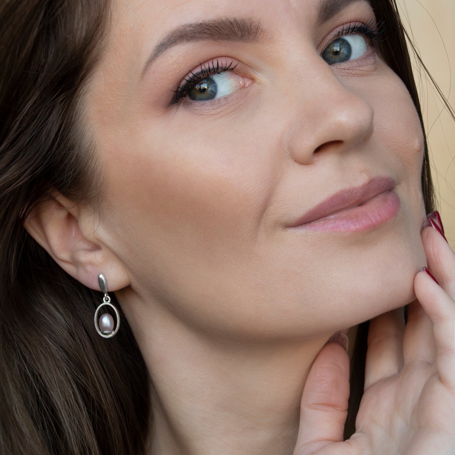 Dangle Oval Frame Earrings With Rose Pearls