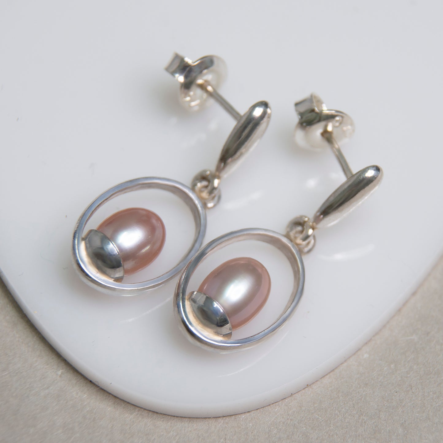 Dangle Oval Frame Earrings With Rose Pearls