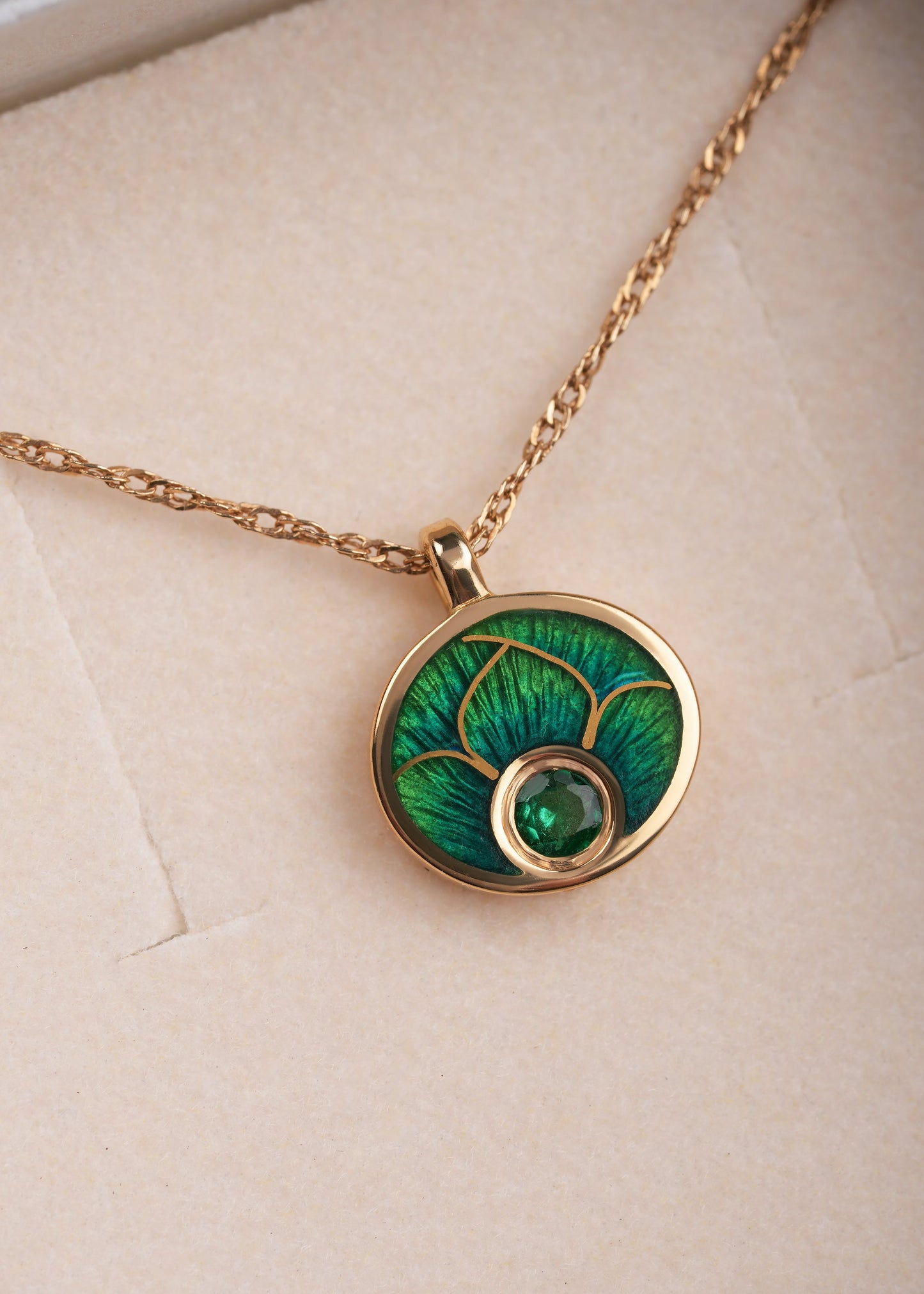 Emerald 18K Gold Pendant With Cloisonne Enamel