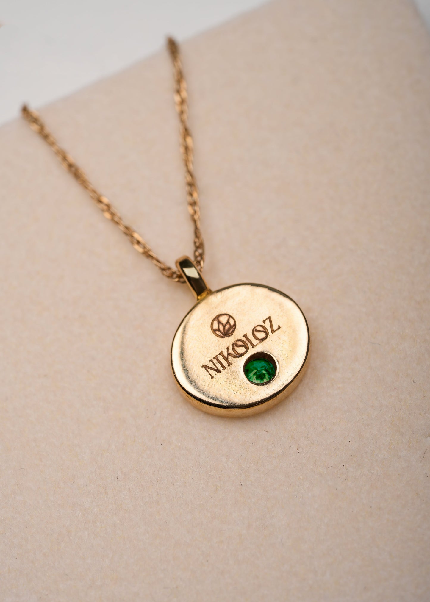 Emerald 18K Gold Pendant With Cloisonne Enamel
