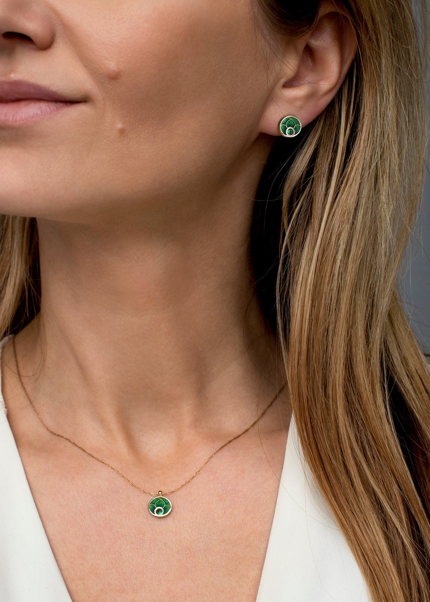 Emerald 18K Gold Pendant With Cloisonne Enamel