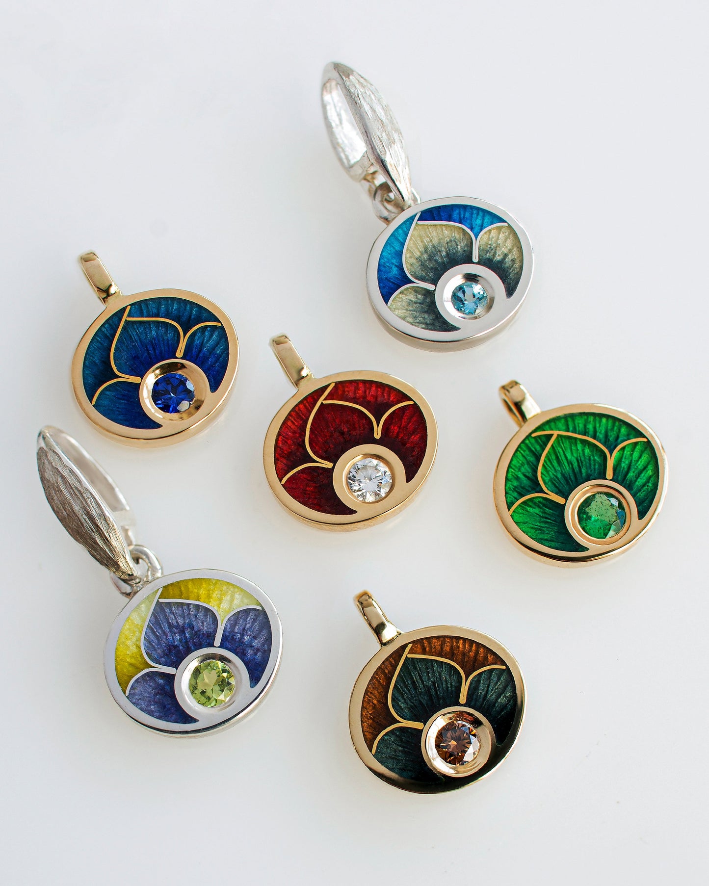 Emerald 18K Gold Pendant With Cloisonne Enamel
