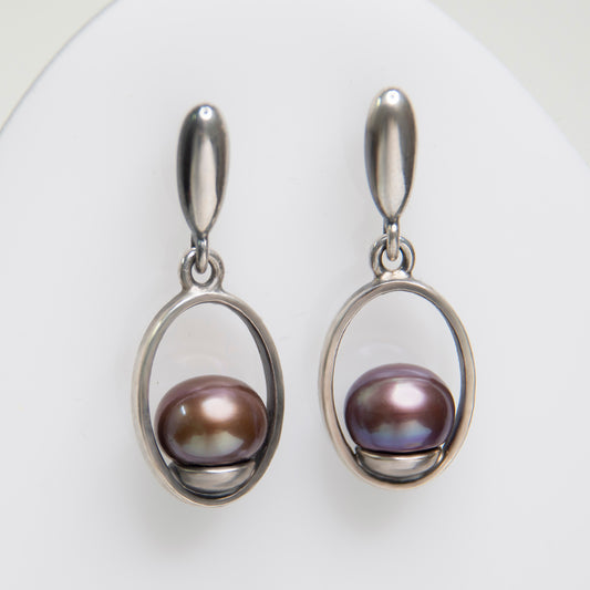 Minimalistic  Dangle Oval Frame Earrings With Peacock Pearls