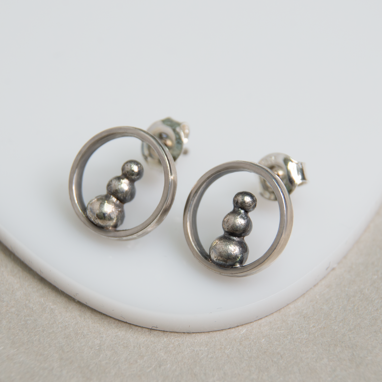Round Frame Earrings With Silver Beads