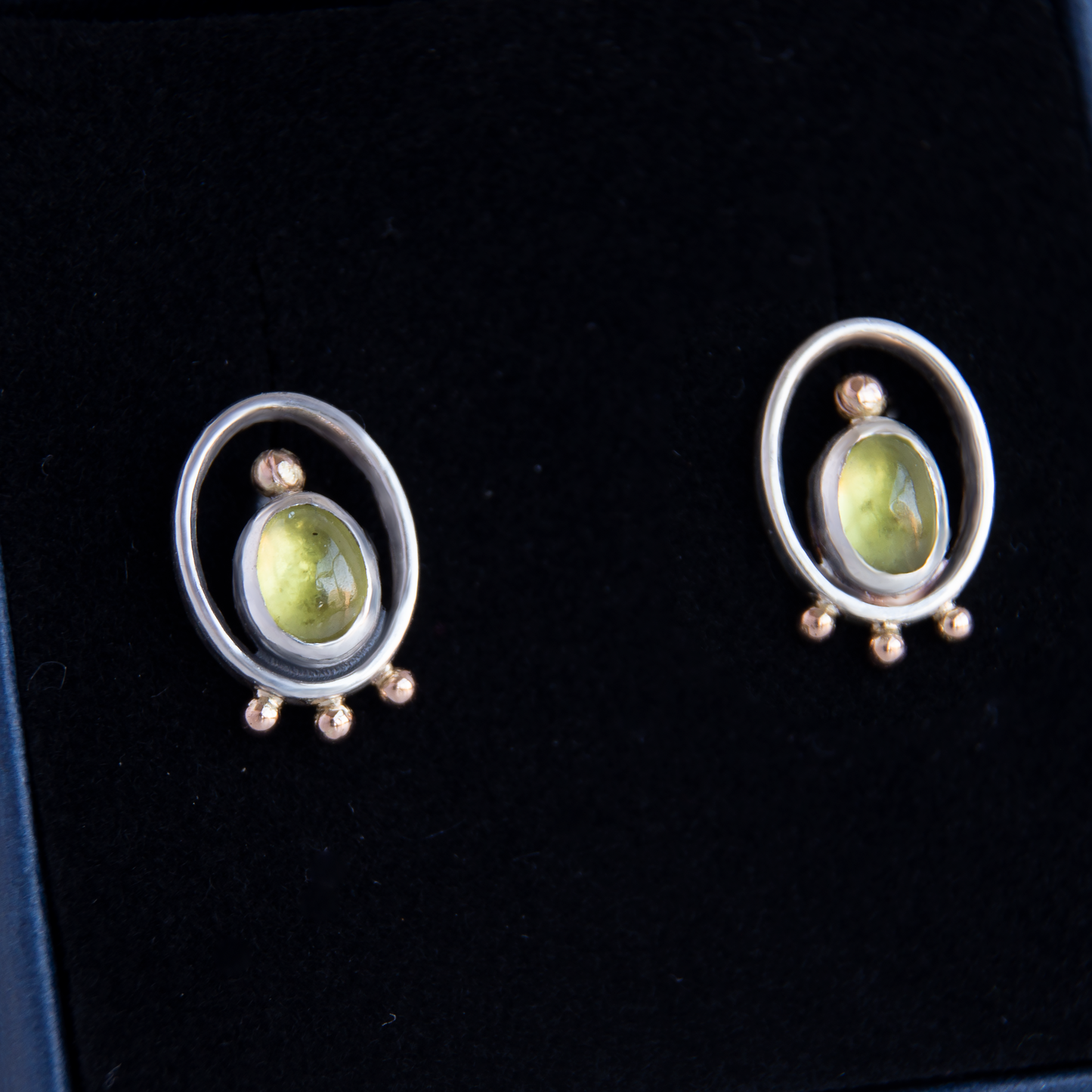 Oval Frame Earrings With Gold Beads And Olivine Stones