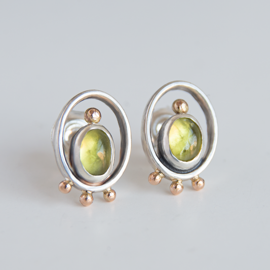 Oval Frame Earrings With Gold Beads And Olivine Stones