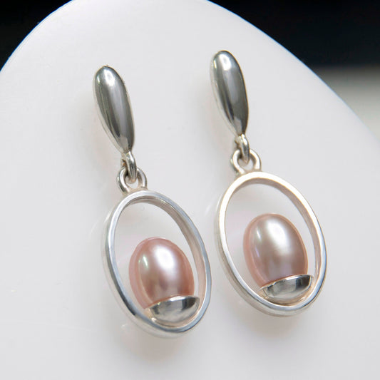 Dangle Oval Frame Earrings With Rose Pearls